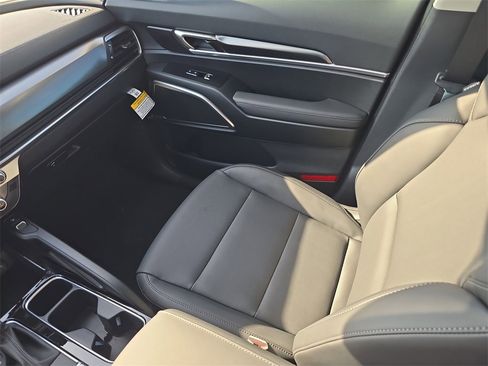New 2025 Kia Telluride S image 16