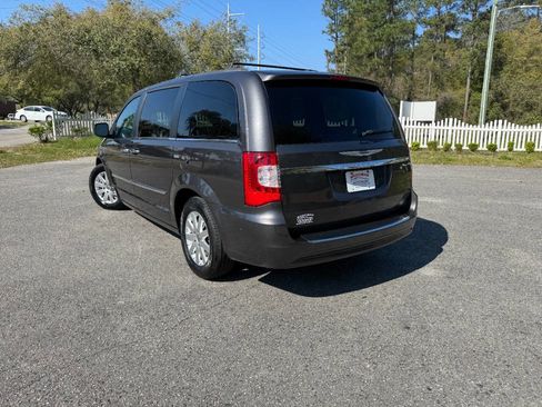 Used 2016 Chrysler Town & Country Touring w/ Driver Convenience Group image 33