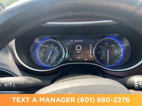Used 2019 Chrysler Pacifica Touring-L FWD image 18