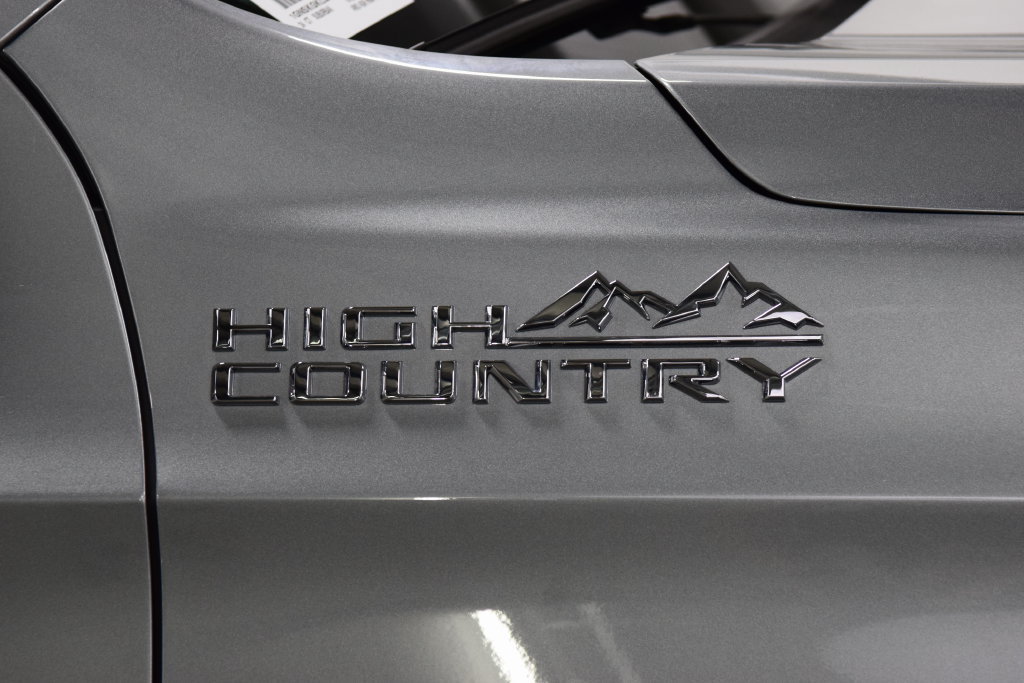 Used 2024 Chevrolet Suburban High Country AWD/4WD image 14