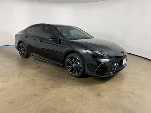 Used 2025 Toyota Camry XSE image 4