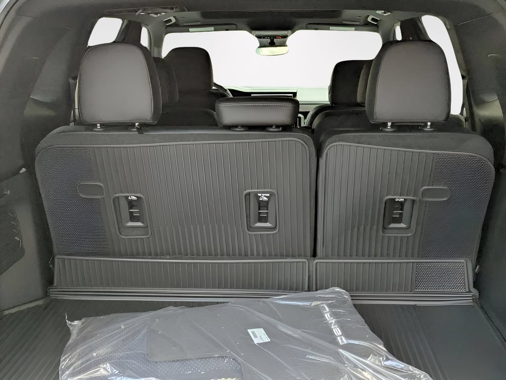 New 2026 GMC Acadia Denali w/ Super Cruise Package FWD image 6