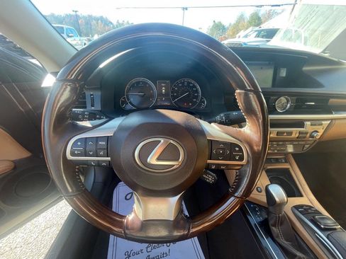 Used 2016 Lexus ES 350 w/ Luxury Package w/Wood Trim image 18