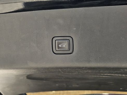 Used 2020 Chevrolet Traverse LT FWD image 10