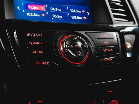 Used 2017 Nissan Pathfinder S image 29