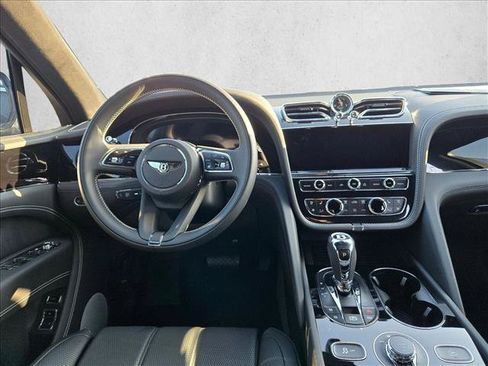 Used 2024 Bentley Bentayga AWD/4WD image 18