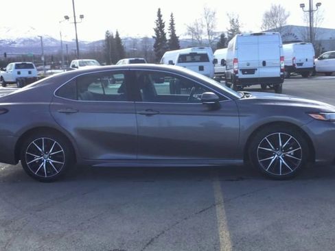 Used 2023 Toyota Camry SE image 9