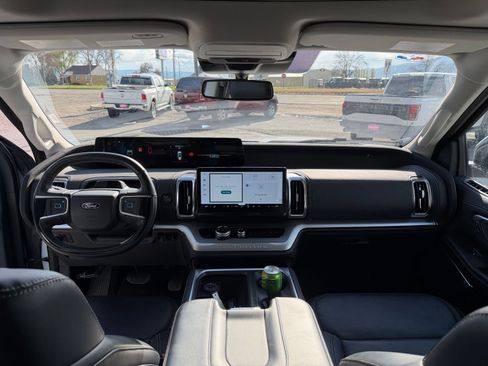Used 2025 Ford Expedition Platinum AWD/4WD image 10