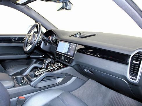 Used 2019 Porsche Cayenne E-Hybrid image 27