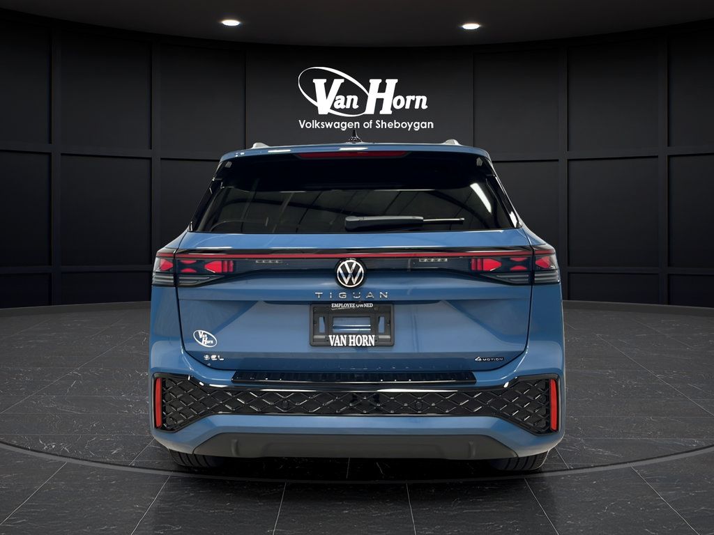 Used 2025 Volkswagen Tiguan SEL R-Line AWD/4WD image 6