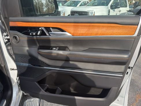 Used 2024 Jeep Grand Wagoneer L Series III image 26