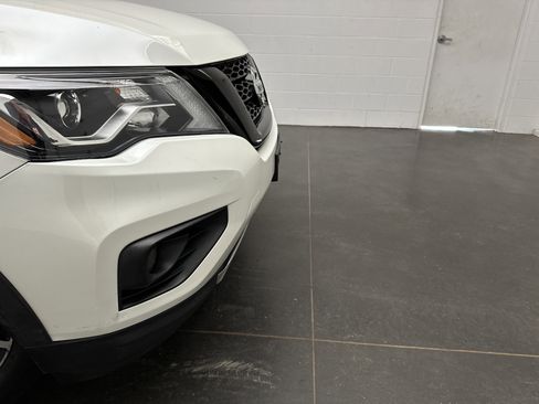 Used 2020 Nissan Pathfinder SL image 2