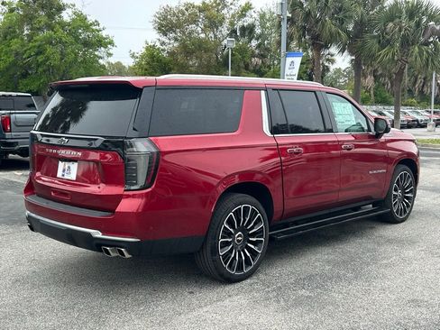 New 2025 Chevrolet Suburban High Country AWD/4WD image 7
