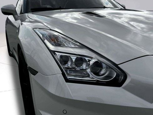 Used 2024 Nissan GT-R w/ Floor Mat Package AWD/4WD image 11