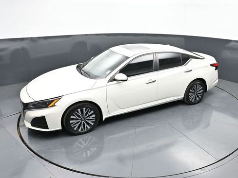 Used 2024 Nissan Altima 2.5 SV w/ SV Premium Package AWD/4WD image 36