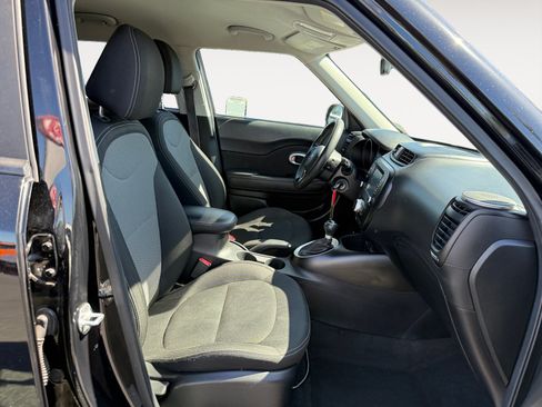 Used 2018 Kia Soul + FWD image 19