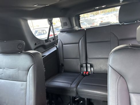 Used 2023 Chevrolet Suburban Z71 w/ Luxury Package image 11