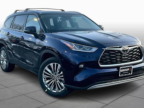 New 2026 Toyota Highlander Platinum image 2