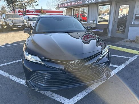 Used 2020 Toyota Camry LE w/ Carpet Mat Package image 12