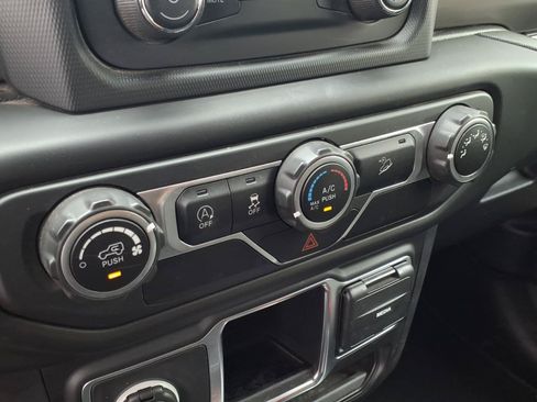 Used 2018 Jeep Wrangler Sport AWD/4WD image 19