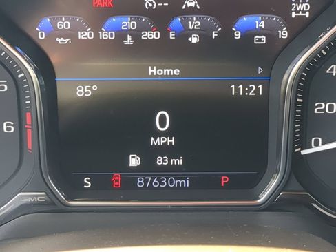 Certified 2021 GMC Yukon SLT w/ SLT Luxury Plus Package AWD/4WD image 11