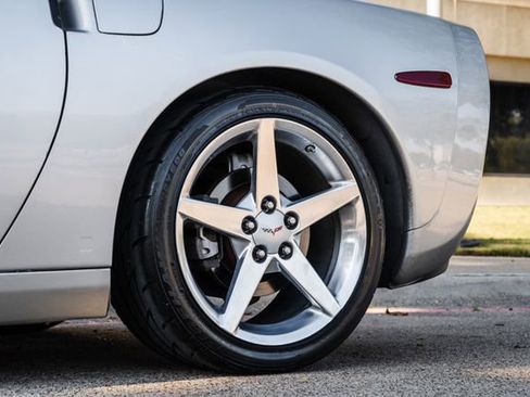 Used 2006 Chevrolet Corvette Convertible w/ Preferred Equipment Group image 53