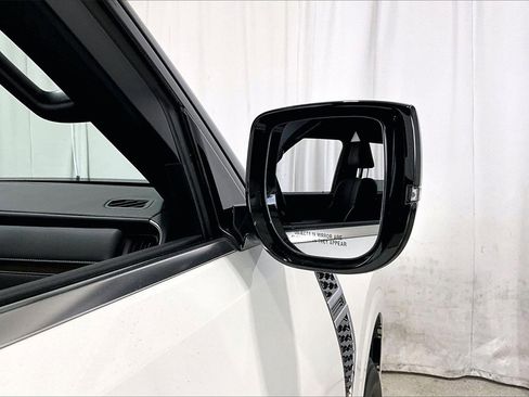 Used 2025 Nissan Armada SL w/ Captain's Chari Seat Package image 11