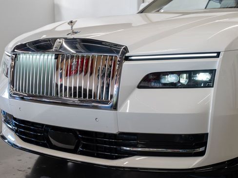 Used 2026 Rolls-Royce Spectre image 32