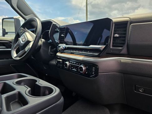 Used 2024 GMC Sierra 2500 SLE w/ SLE Value Package; AWD/4WD image 6