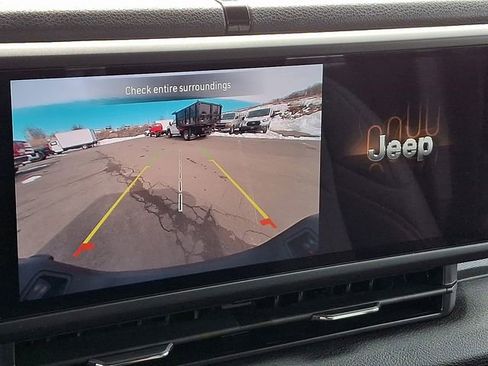 Used 2025 Jeep Gladiator Sport image 21