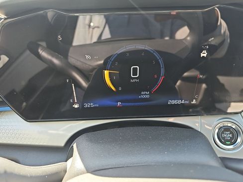 Used 2025 Chevrolet Trax LT image 10