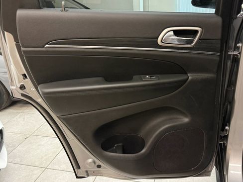 Used 2020 Jeep Grand Cherokee Limited AWD/4WD image 19