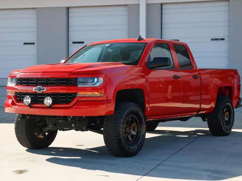 Used 2019 Chevrolet Silverado 1500 Custom w/ Custom Convenience Package image 4