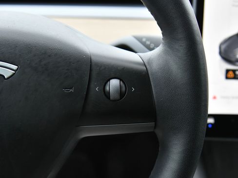 Used 2023 Tesla Model 3 Standard Range image 29