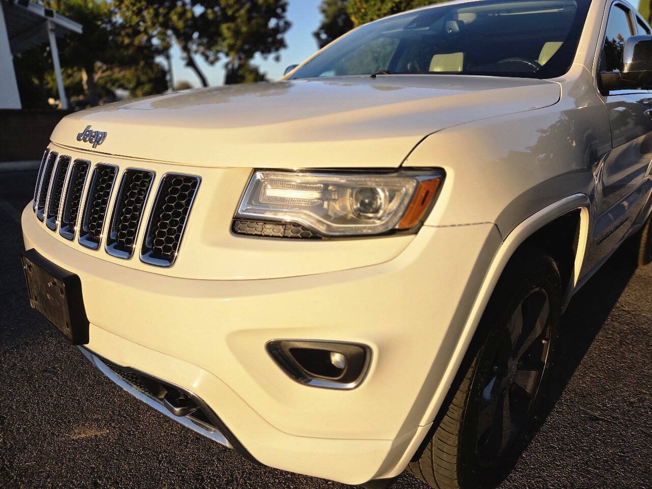 Used 2015 Jeep Grand Cherokee Overland w/ Advanced Technology Group AWD/4WD image 6