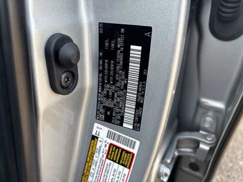 Used 2025 Toyota Highlander LE FWD image 31