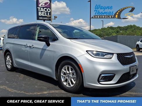 Used 2024 Chrysler Pacifica Touring-L FWD image 1