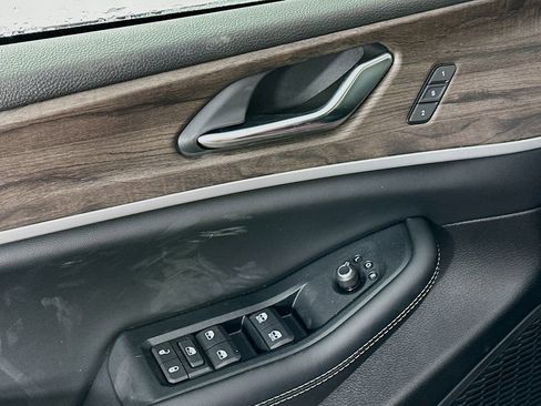 New 2025 Jeep Grand Cherokee Limited image 22