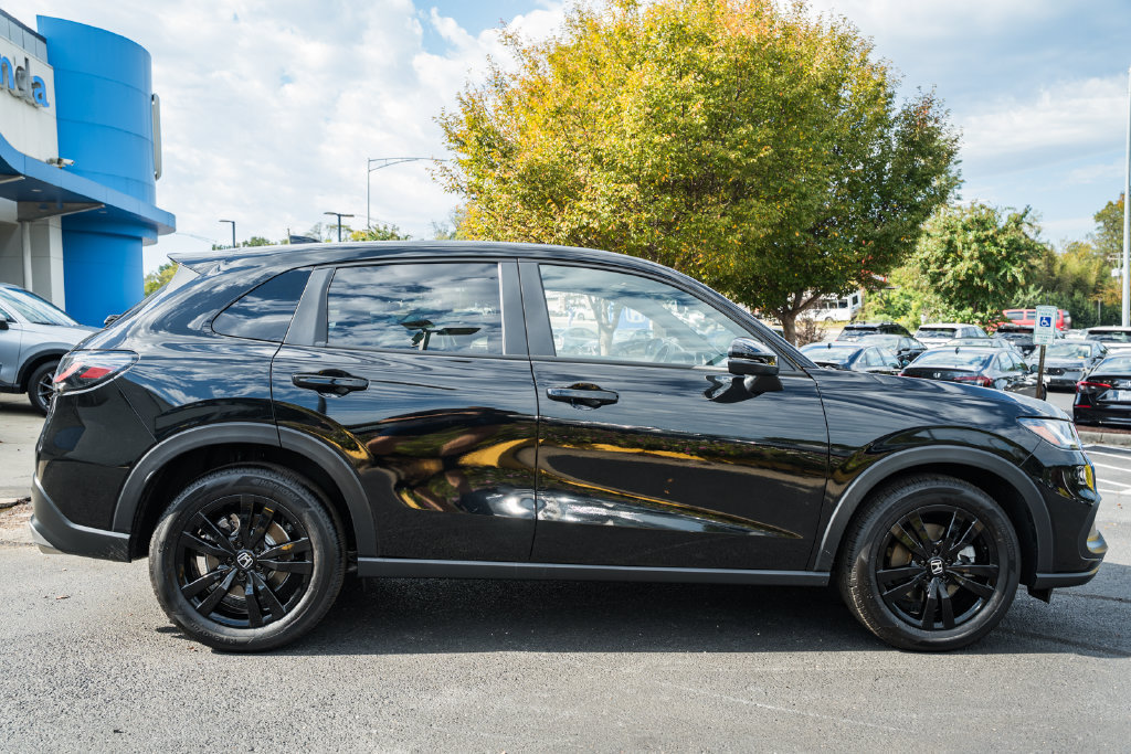 Used 2027 Honda HR-V Sport image 3