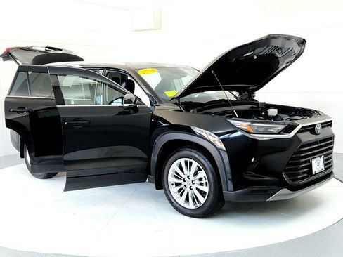 Used 2024 Toyota Grand Highlander AWD image 12
