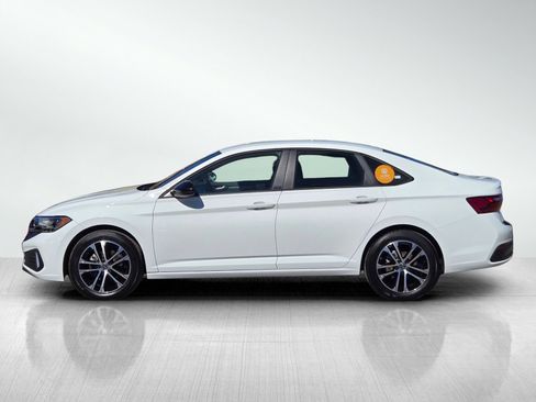 Used 2024 Volkswagen Jetta Sport image 7