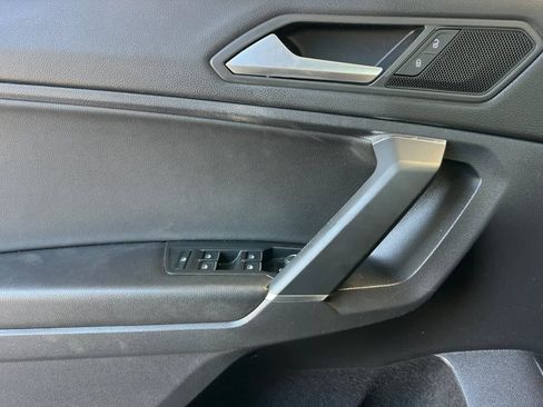 Used 2020 Volkswagen Tiguan SE AWD/4WD image 15