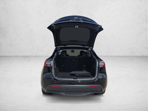 Used 2022 Tesla Model Y Long Range image 6