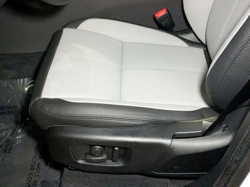 New 2026 Land Rover Range Rover Velar Dynamic SE image 4