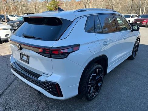 Certified 2025 Volkswagen Tiguan SEL R-Line image 6