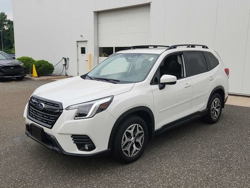 Used 2024 Subaru Forester Premium AWD/4WD image 3