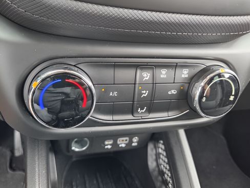 Used 2021 Chevrolet TrailBlazer LS FWD image 20