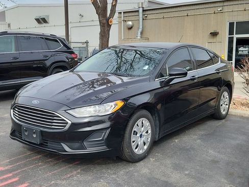 Used 2019 Ford Fusion S image 3