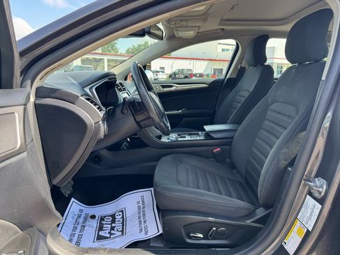 Used 2019 Ford Fusion SE FWD image 15