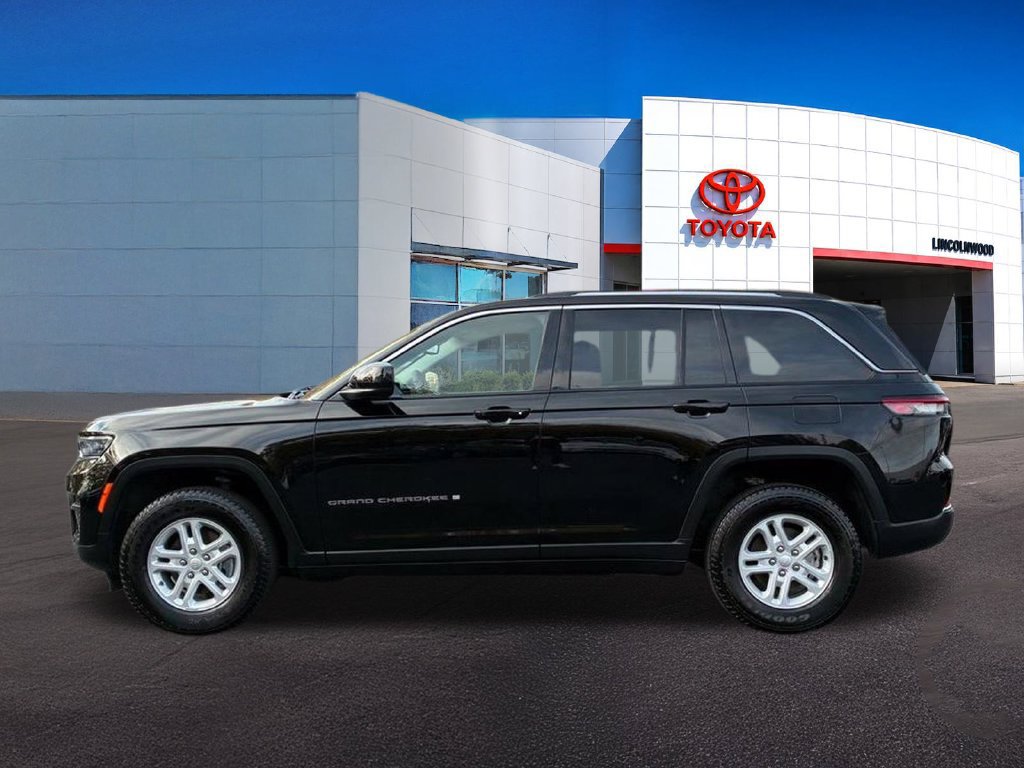 Used 2023 Jeep Grand Cherokee Laredo AWD/4WD image 14